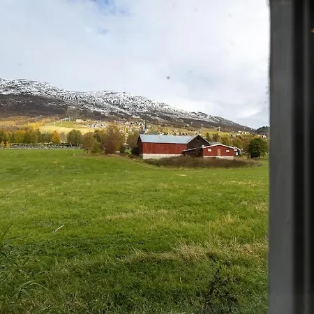 Διαμέρισμα Cozy Close To The *